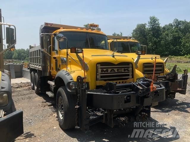 Mack 700 Снежные отвалы и плуги
