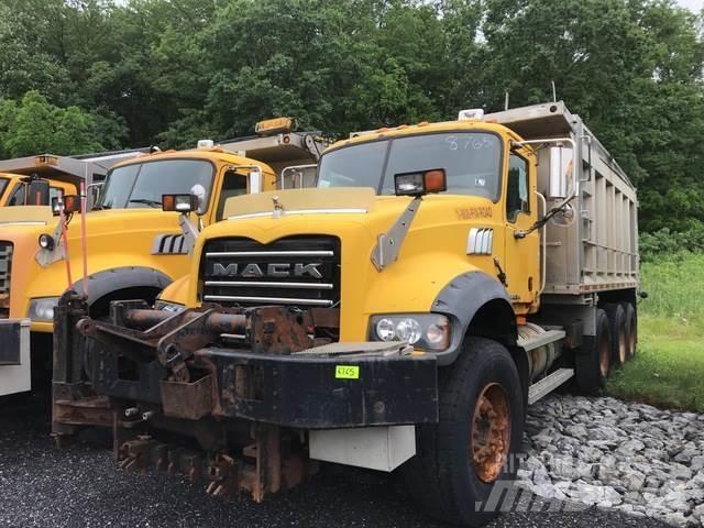 Mack 700 Снежные отвалы и плуги