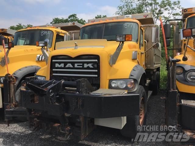 Mack 700 Снежные отвалы и плуги