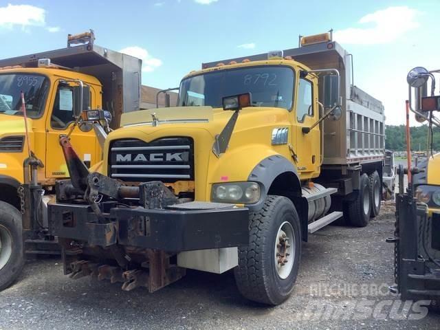 Mack 700 Снежные отвалы и плуги