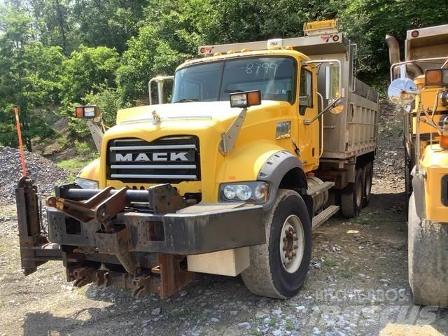 Mack 700 Снежные отвалы и плуги