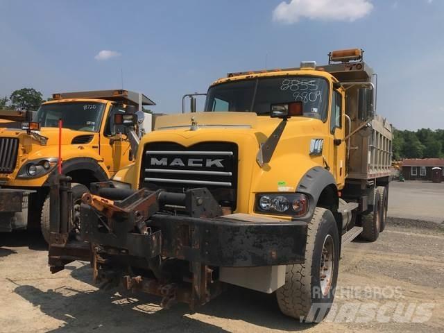 Mack 700 Снежные отвалы и плуги