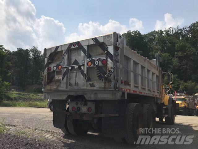 Mack 700 Снежные отвалы и плуги