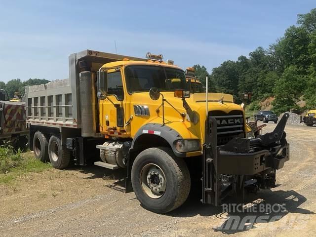 Mack 700 Снежные отвалы и плуги