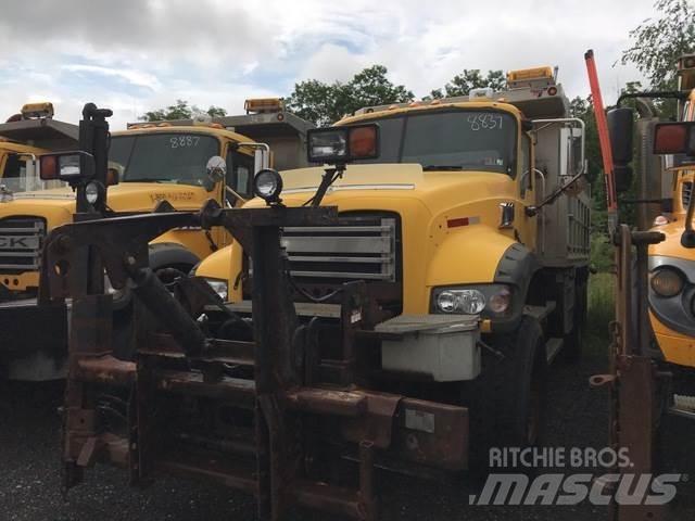Mack 700 Снежные отвалы и плуги