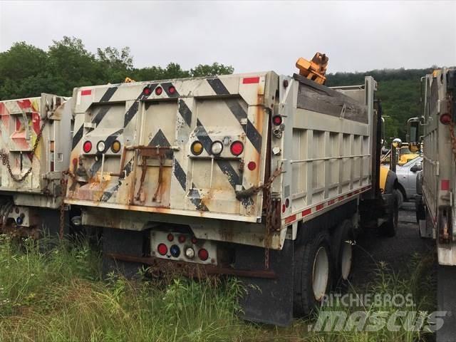 Mack 700 Снежные отвалы и плуги