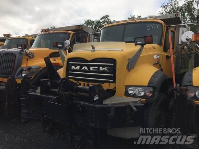 Mack 700 Снежные отвалы и плуги
