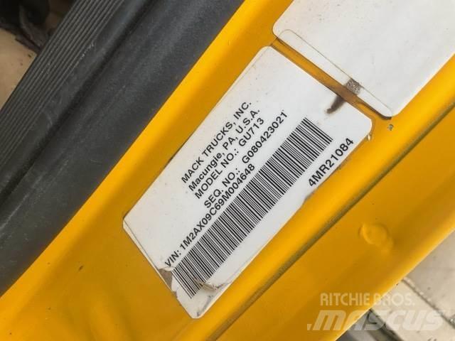Mack 700 Снежные отвалы и плуги