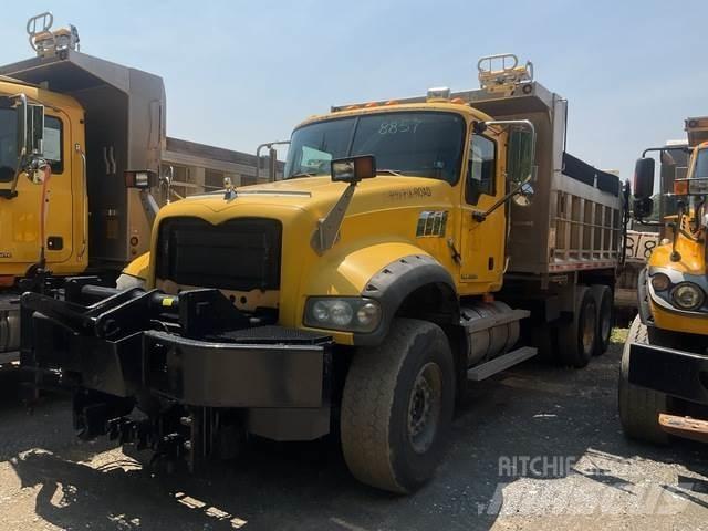 Mack 700 Снежные отвалы и плуги
