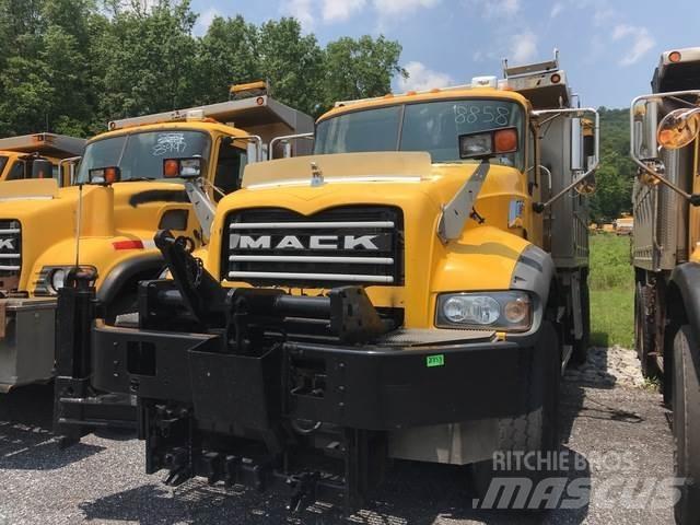 Mack 700 Снежные отвалы и плуги