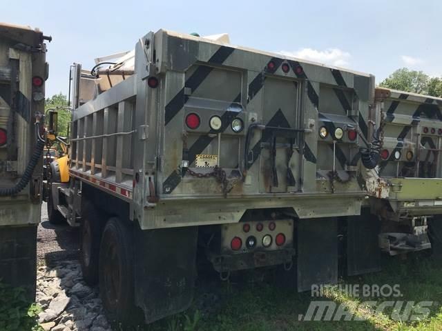 Mack 700 Снежные отвалы и плуги