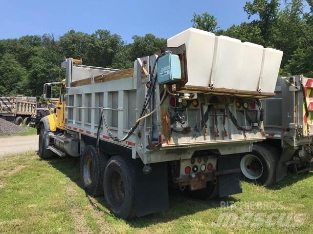Mack 700 Снежные отвалы и плуги
