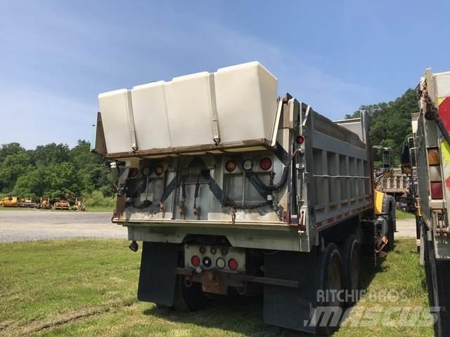 Mack 700 Снежные отвалы и плуги