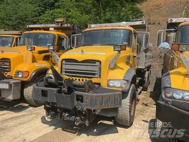 Mack 700 Снежные отвалы и плуги