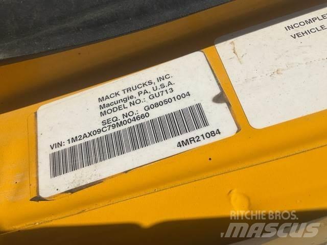 Mack 700 Снежные отвалы и плуги