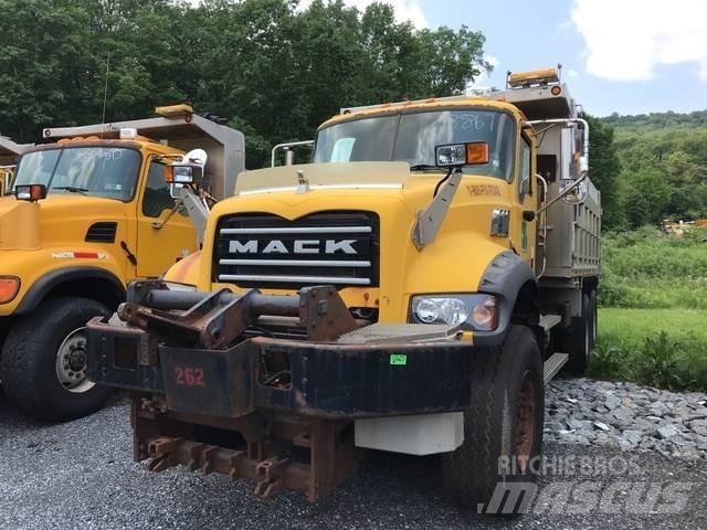 Mack 700 Снежные отвалы и плуги