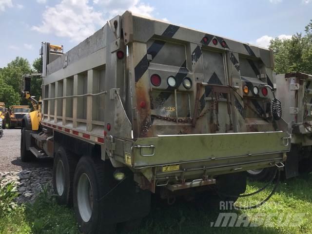 Mack 700 Снежные отвалы и плуги