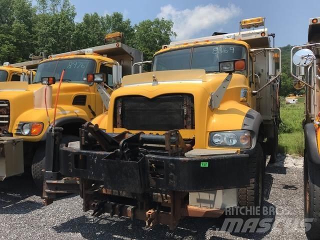 Mack 700 Снежные отвалы и плуги