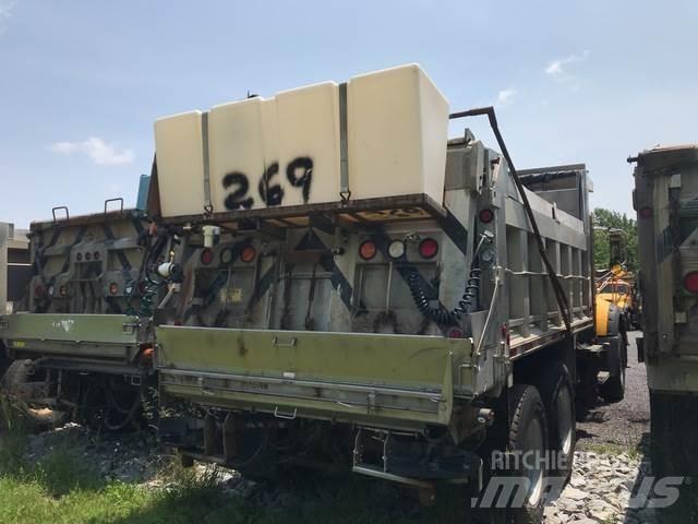 Mack 700 Снежные отвалы и плуги