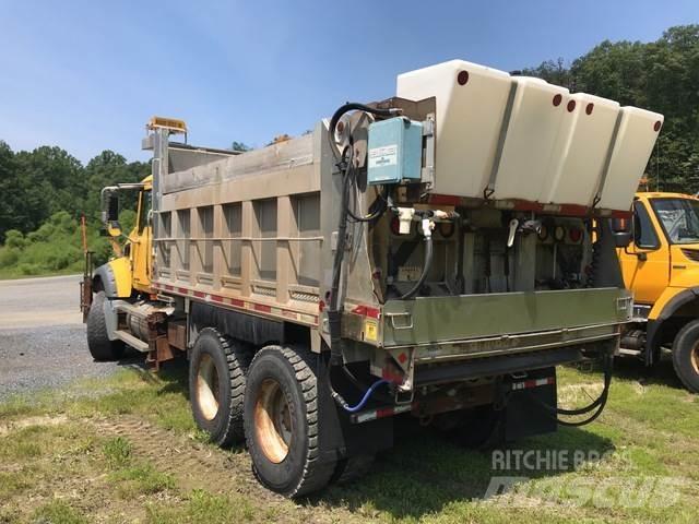 Mack 700 Снежные отвалы и плуги