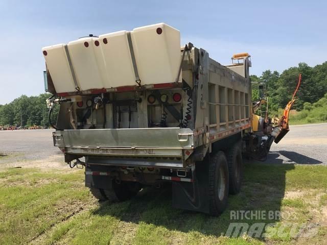 Mack 700 Снежные отвалы и плуги