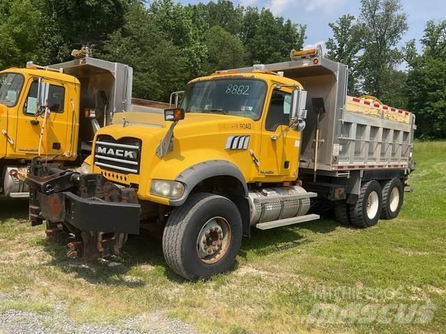 Mack 700 Снежные отвалы и плуги