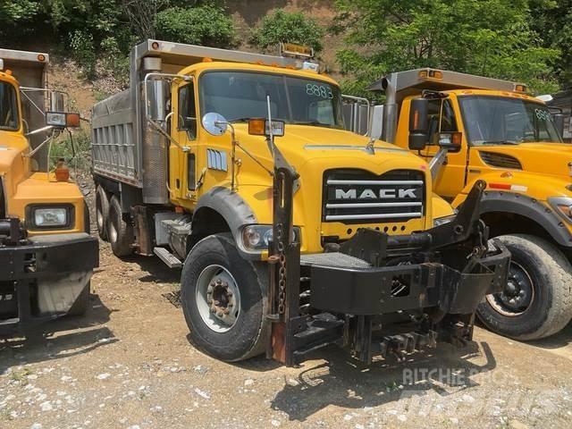 Mack 700 Снежные отвалы и плуги