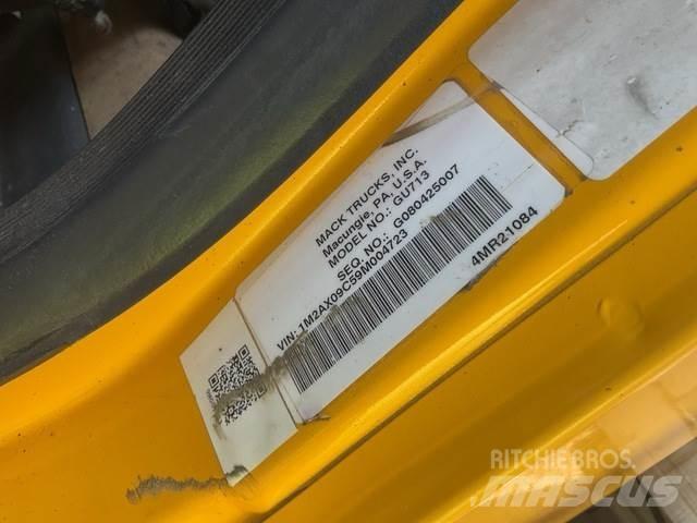 Mack 700 Снежные отвалы и плуги