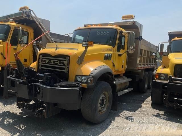 Mack 700 Снежные отвалы и плуги