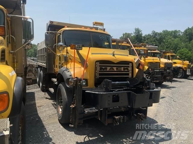Mack 700 Снежные отвалы и плуги
