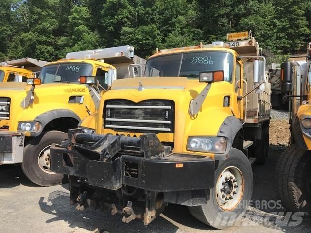Mack 700 Снежные отвалы и плуги