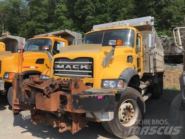 Mack 700 Снежные отвалы и плуги