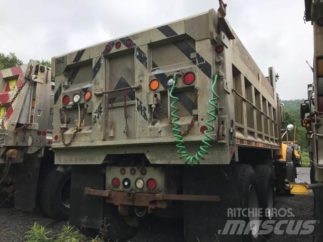 Mack 700 Снежные отвалы и плуги