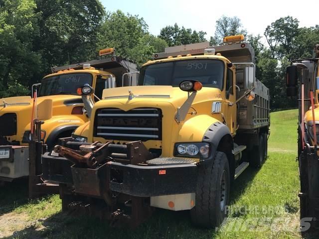 Mack 700 Снежные отвалы и плуги