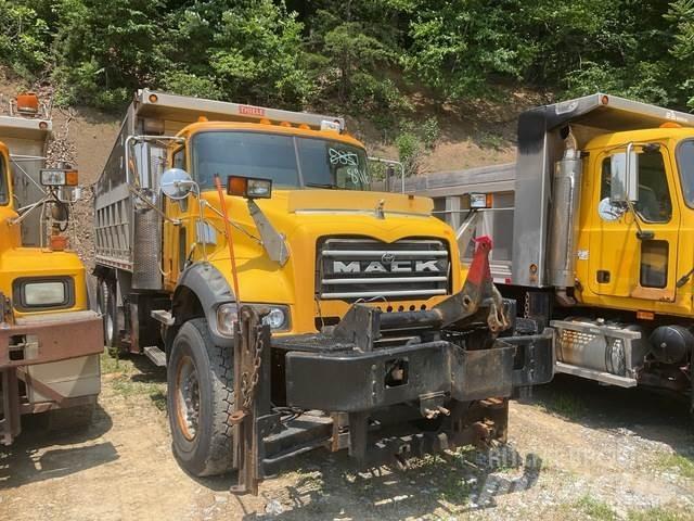 Mack 700 Снежные отвалы и плуги