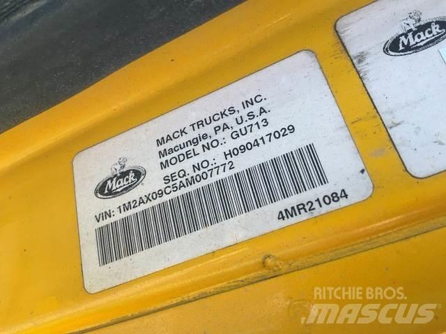 Mack 700 Снежные отвалы и плуги
