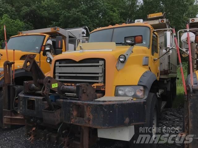 Mack 700 Снежные отвалы и плуги