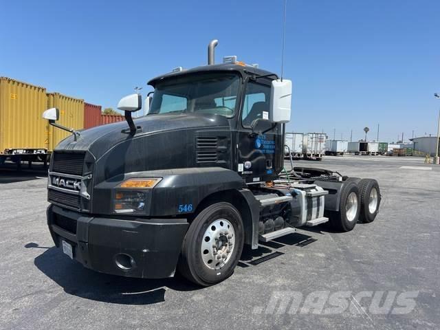 Mack AN64T Седельные тягачи
