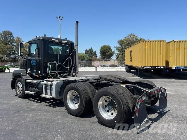 Mack AN64T Седельные тягачи