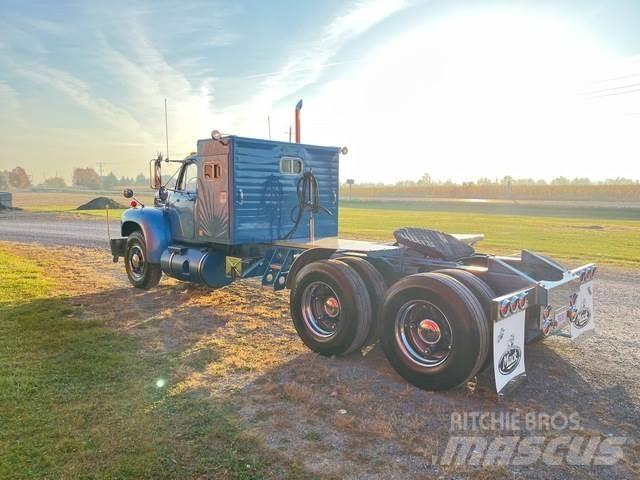 Mack B-61 Седельные тягачи