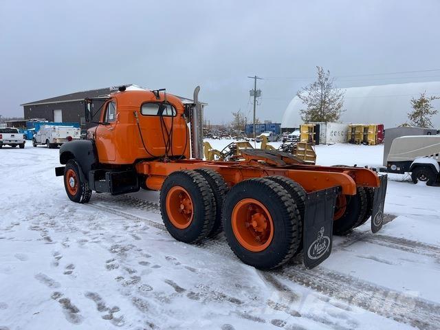 Mack B615T Седельные тягачи