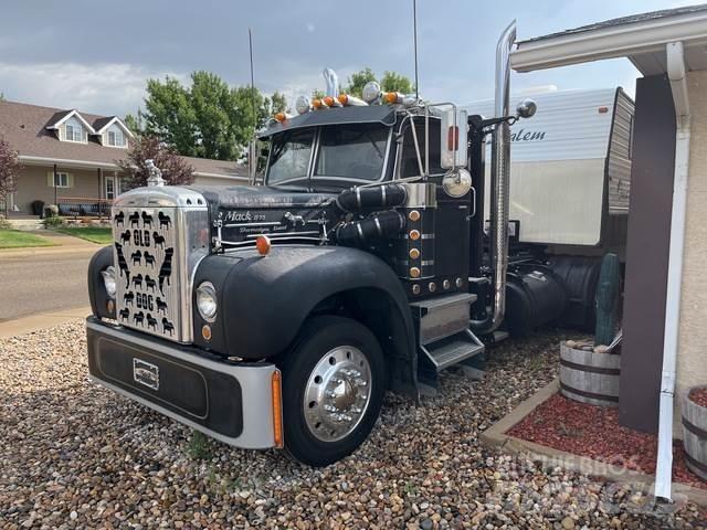 Mack B75 Седельные тягачи