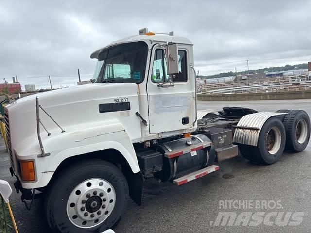 Mack CH613 Седельные тягачи