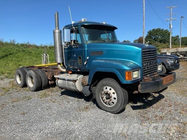 Mack CH613 Кабины