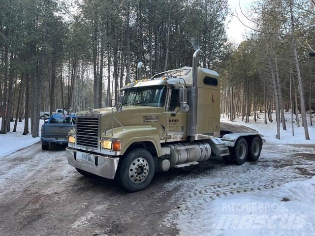 Mack CHN613 Седельные тягачи