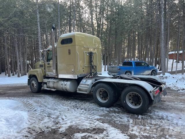 Mack CHN613 Седельные тягачи