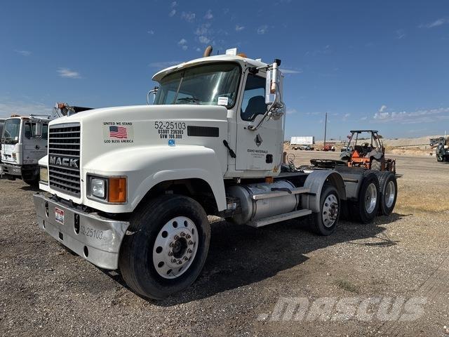 Mack CHN613 Седельные тягачи