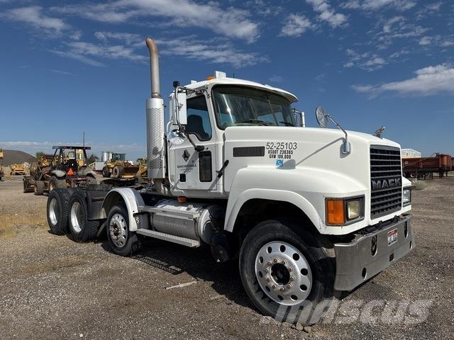 Mack CHN613 Седельные тягачи