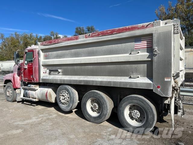 Mack CHU613 Грузовики-Самосвалы