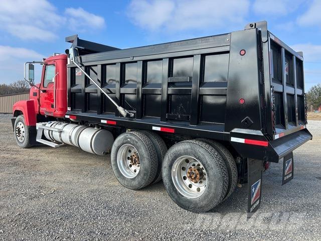 Mack CHU613 Грузовики-Самосвалы